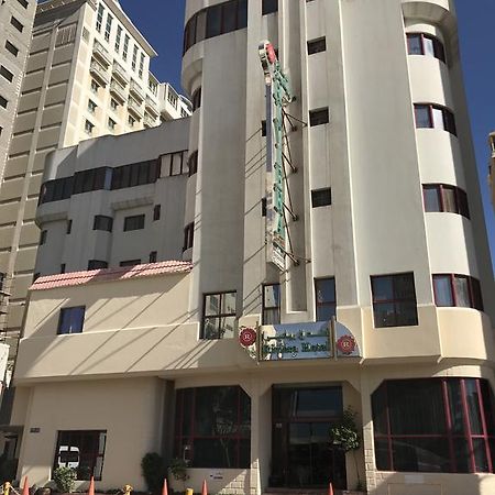 מנאמה Riviera Hotel מראה חיצוני תמונה